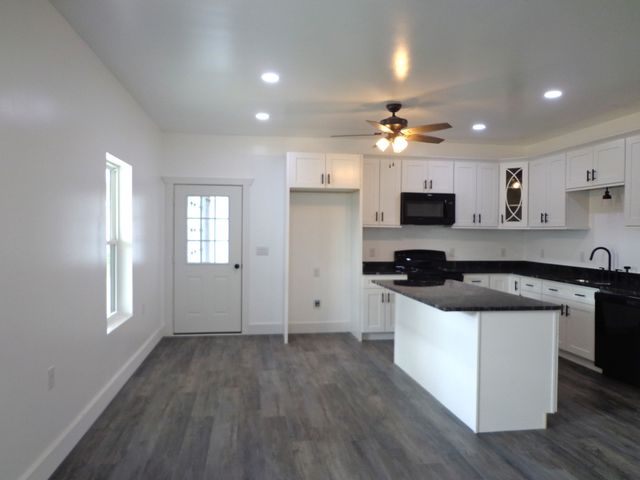 236 West Fourth Ave, Lobelville, TN 37097