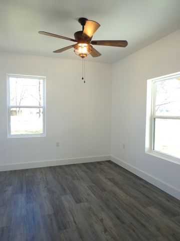 236 West Fourth Ave, Lobelville, TN 37097