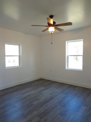 236 West Fourth Ave, Lobelville, TN 37097