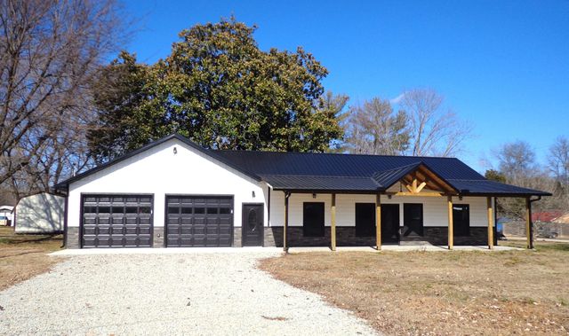 236 West Fourth Ave, Lobelville, TN 37097