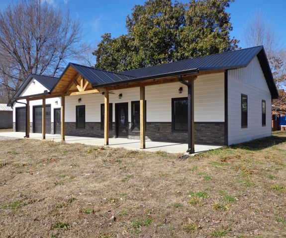 236 West Fourth Ave, Lobelville, TN 37097