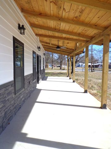 236 West Fourth Ave, Lobelville, TN 37097