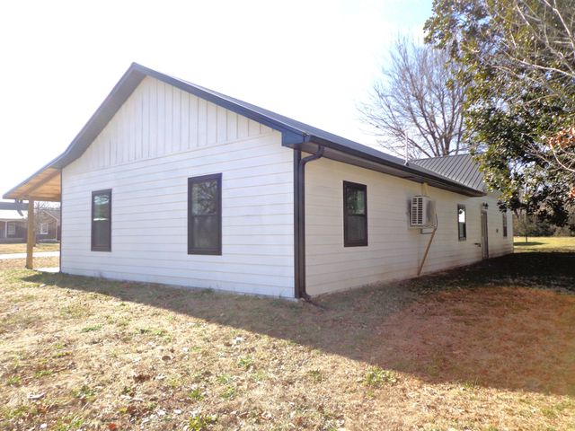 236 West Fourth Ave, Lobelville, TN 37097