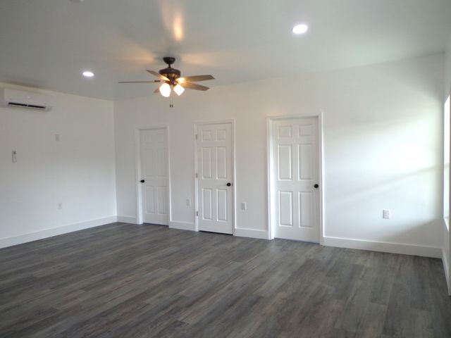 236 West Fourth Ave, Lobelville, TN 37097