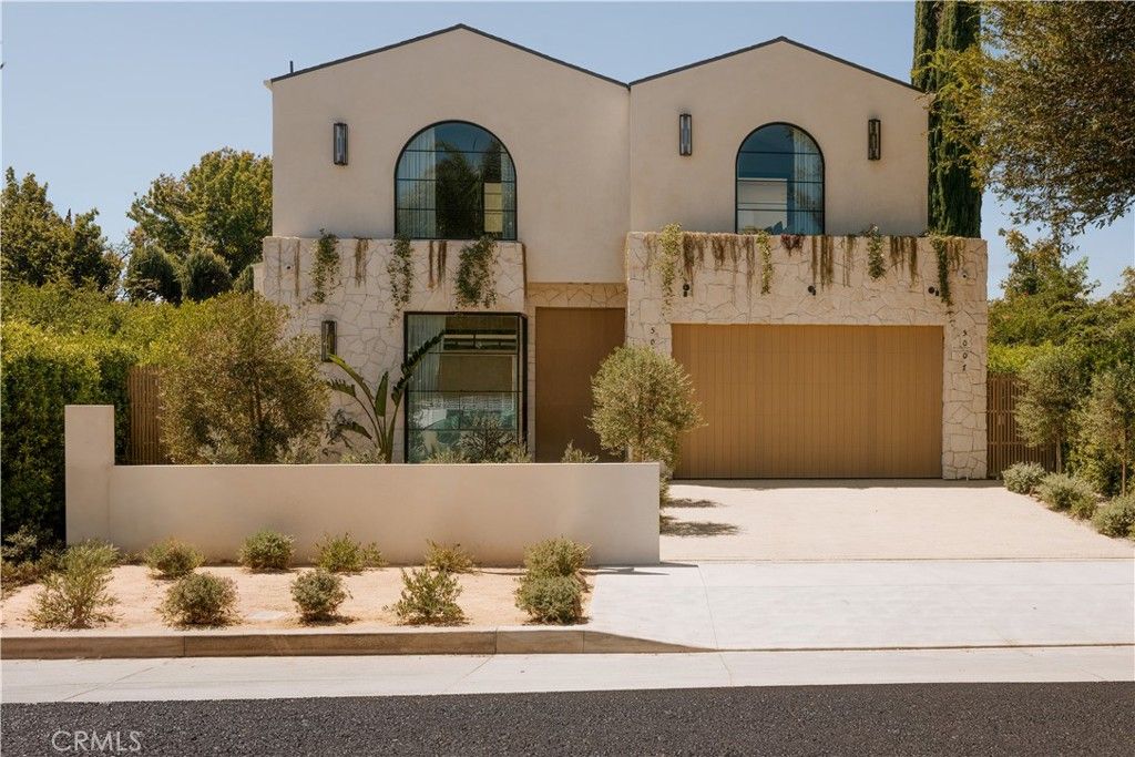 Image 1 of property listing at 5005 Rubio Avenue, Encino, CA 91436