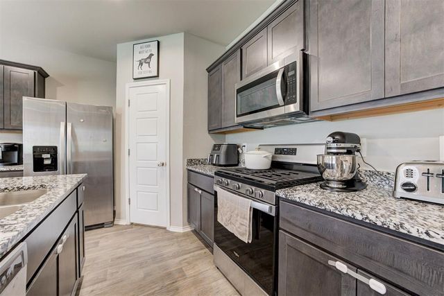 10409 NW 25th Street, Yukon, OK 73099