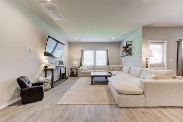 10409 NW 25th Street, Yukon, OK 73099