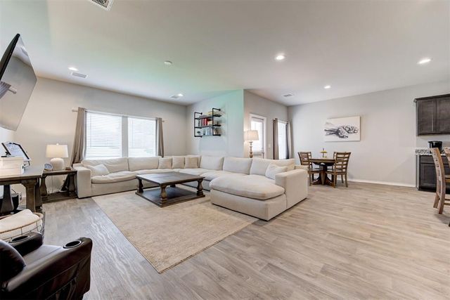 10409 NW 25th Street, Yukon, OK 73099