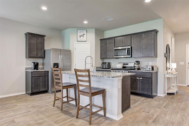 10409 NW 25th Street, Yukon, OK 73099