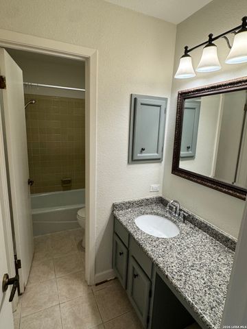 11303 Vance Jackson Rd Apt H3, San Antonio, TX 78230