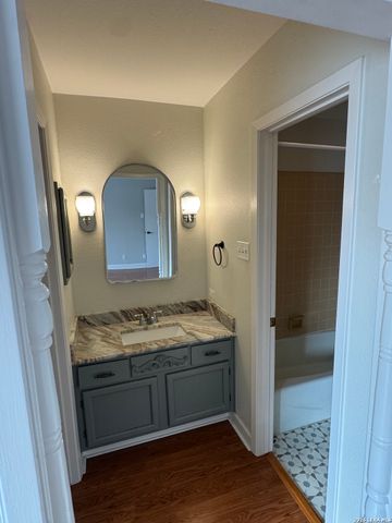 11303 Vance Jackson Rd Apt H3, San Antonio, TX 78230
