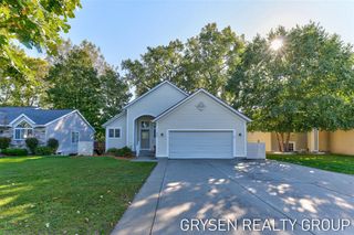 642 Clover Ridge Avenue, Grand Rapids, MI 49504
