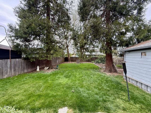 920 SW Pine Street, Grants Pass, OR 97526