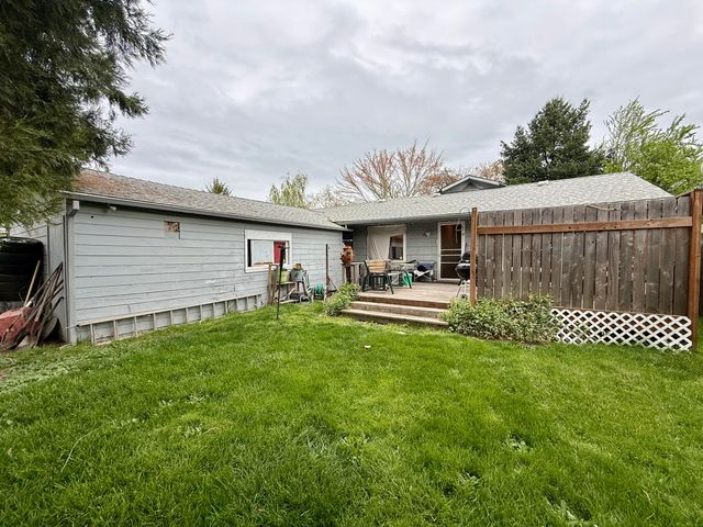 920 SW Pine Street, Grants Pass, OR 97526