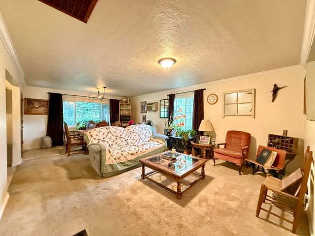 920 SW Pine Street, Grants Pass, OR 97526