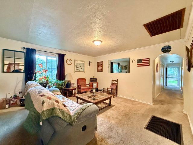 920 SW Pine Street, Grants Pass, OR 97526