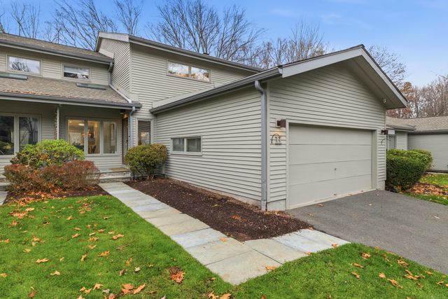 11 Brenthaven 11, Avon, CT 06001