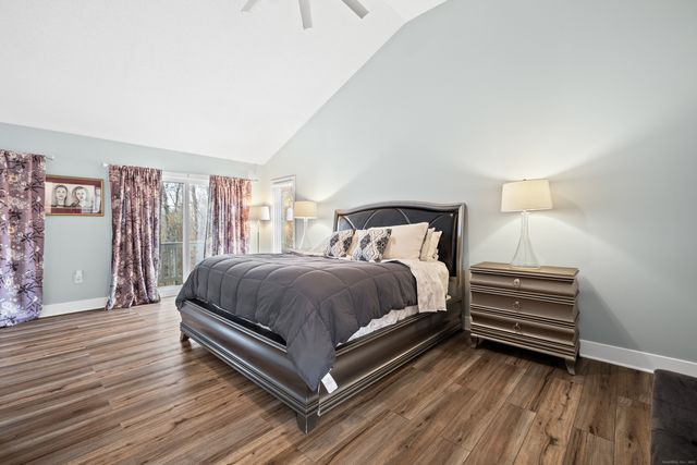 11 Brenthaven 11, Avon, CT 06001