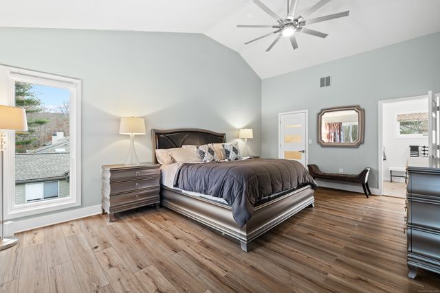 11 Brenthaven 11, Avon, CT 06001