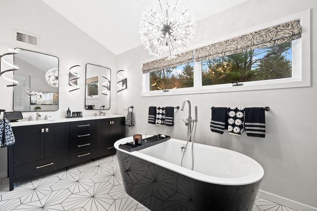 11 Brenthaven 11, Avon, CT 06001