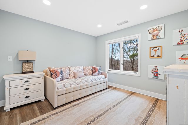 11 Brenthaven 11, Avon, CT 06001