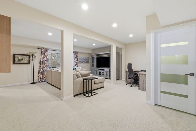 11 Brenthaven 11, Avon, CT 06001