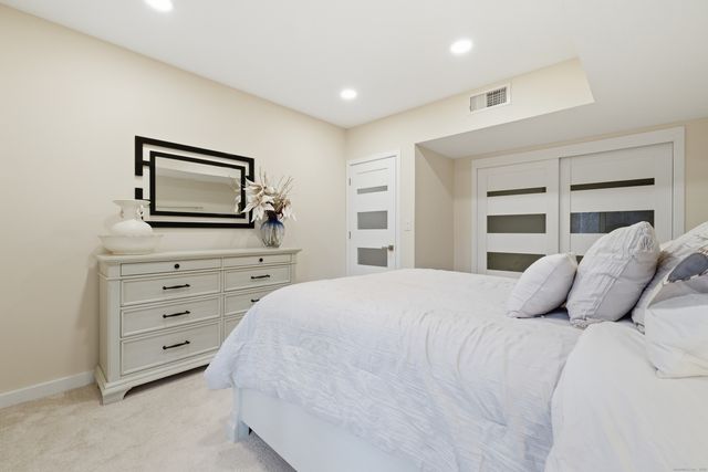 11 Brenthaven 11, Avon, CT 06001