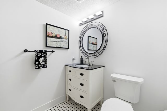 11 Brenthaven 11, Avon, CT 06001