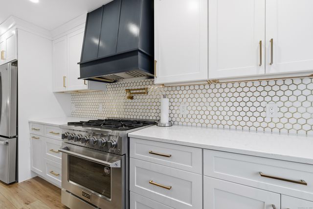 11 Brenthaven 11, Avon, CT 06001