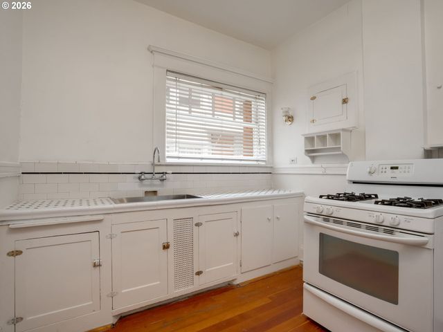 2083 Nw JOHNSON St 41, Portland, OR 97209