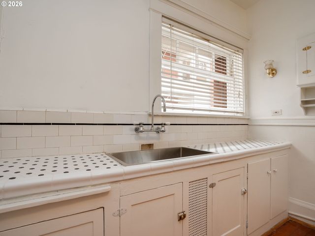 2083 Nw JOHNSON St 41, Portland, OR 97209