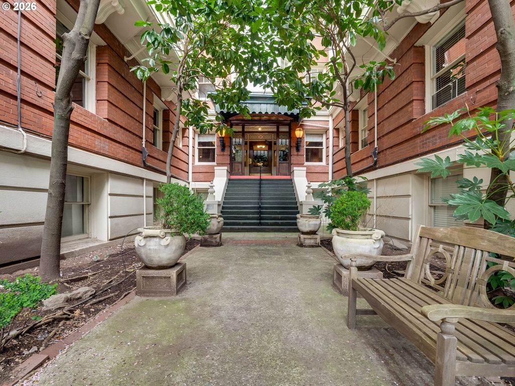 2083 Nw JOHNSON St 41, Portland, OR 97209