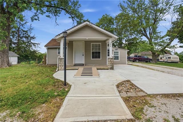 404 Salem Road, Excelsior Springs, MO 64024