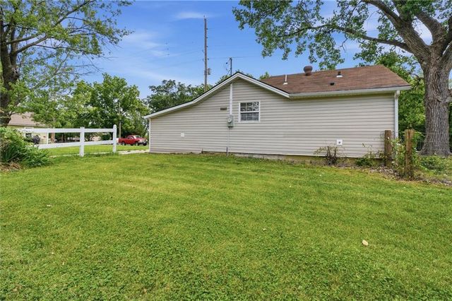 404 Salem Road, Excelsior Springs, MO 64024