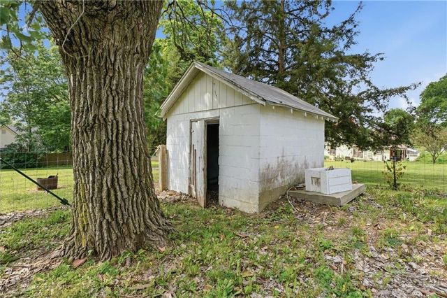 404 Salem Road, Excelsior Springs, MO 64024