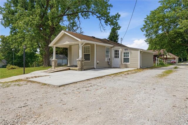 404 Salem Road, Excelsior Springs, MO 64024