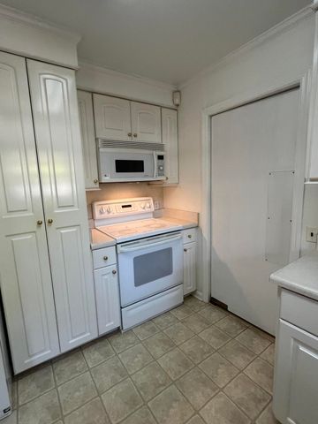 204 Gervais Street, Walterboro, SC 29488
