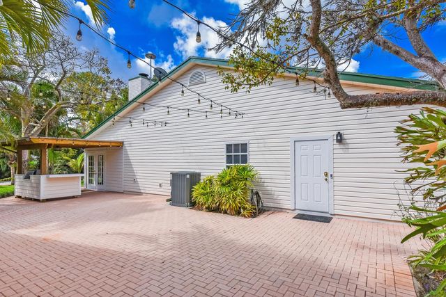 16244 E Downers Drive, Loxahatchee, FL 33470