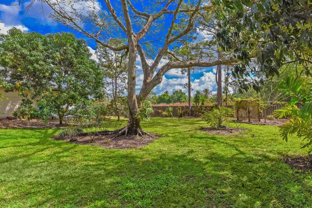 16244 E Downers Drive, Loxahatchee, FL 33470