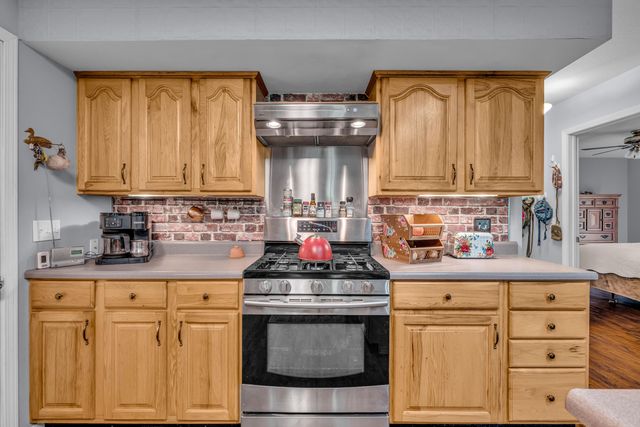 7644 County Road 8280, West Plains, MO 65775