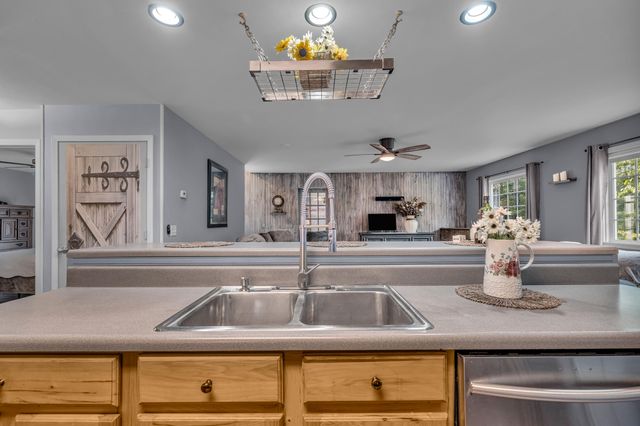 7644 County Road 8280, West Plains, MO 65775