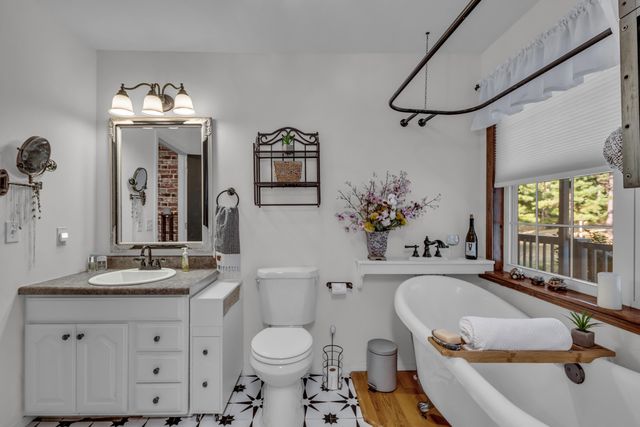 7644 County Road 8280, West Plains, MO 65775