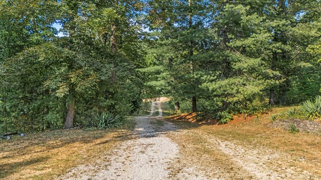 7644 County Road 8280, West Plains, MO 65775