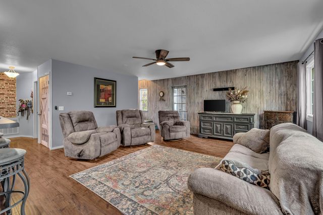 7644 County Road 8280, West Plains, MO 65775