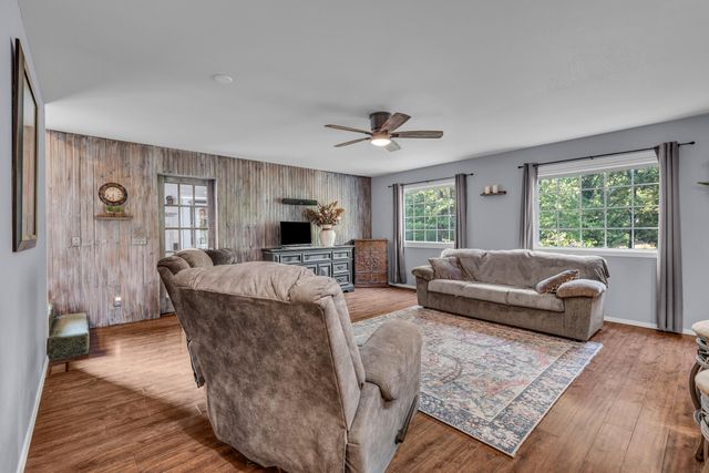 7644 County Road 8280, West Plains, MO 65775