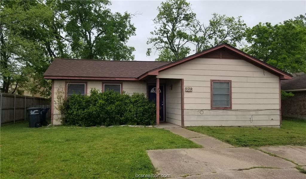 209 Richards, College Station, TX 77840 — exterior