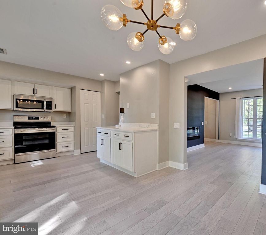 Image 12 of property listing at 2581 ROBINSON PL, Waldorf, MD 20602