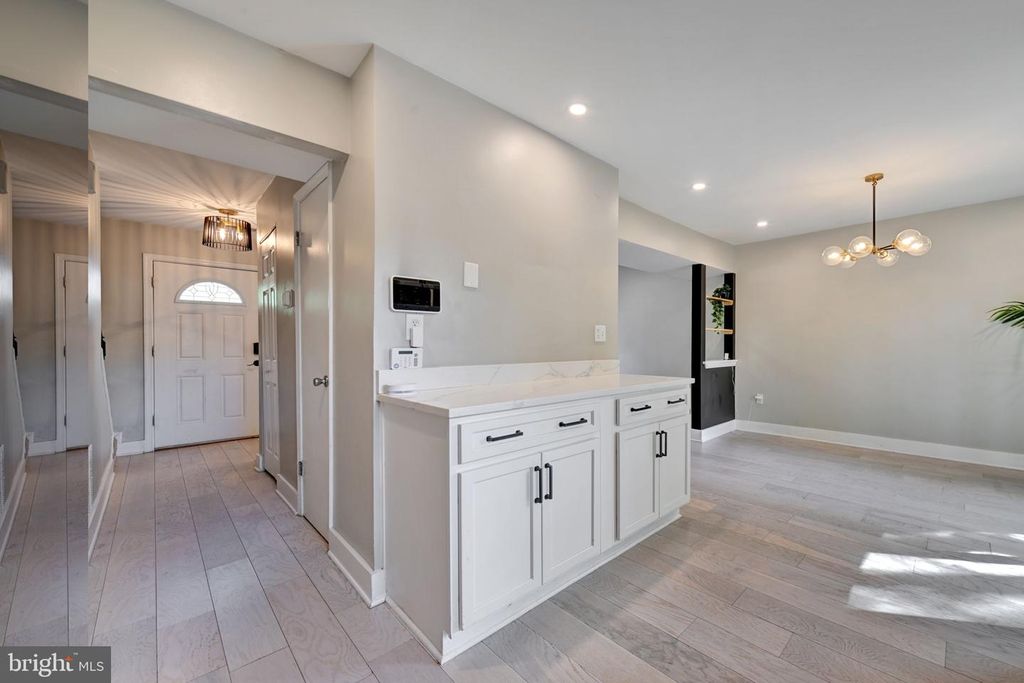 Image 15 of property listing at 2581 ROBINSON PL, Waldorf, MD 20602