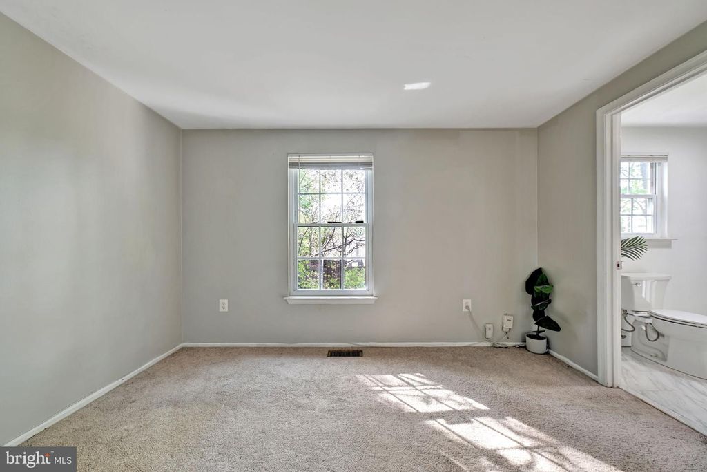 Image 16 of property listing at 2581 ROBINSON PL, Waldorf, MD 20602