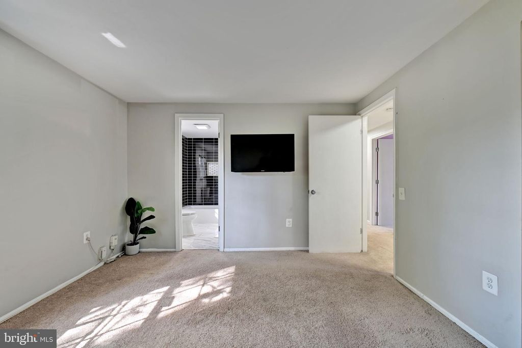 Image 17 of property listing at 2581 ROBINSON PL, Waldorf, MD 20602